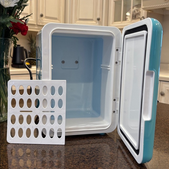 🩵Frigidaire Blue Mini Fridge - Picture 8 of 8